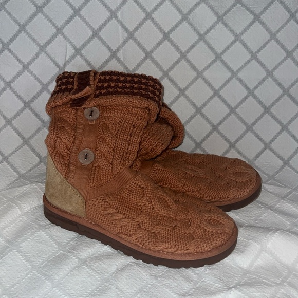Button up knit uggs - Picture 2 of 7